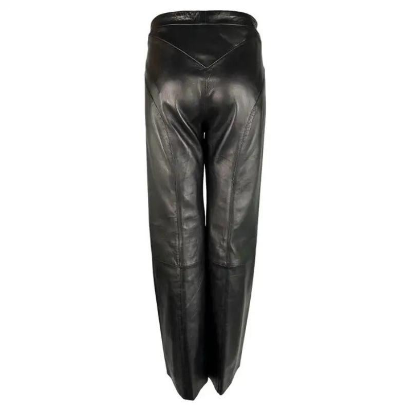 Gianni Versace by Donatella Schwarze Hose mit weitem Bein aus Leder, 2000er Jahre im Angebot