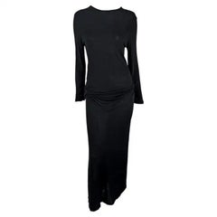 Ann Demeulemeester anni '90, abito nero a maniche lunghe semi trasparente con drappeggio in vita