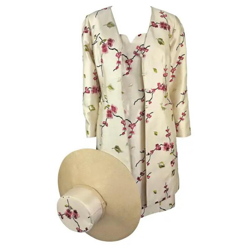 1990er Pierre Balmain Demi-Couture Kirschblütenblumen-Set mit Stickerei Kleid und Hut im Angebot
