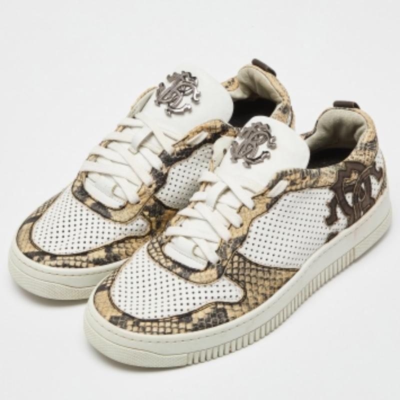 Roberto Cavalli Perforierte Python geprägte Leder Low Top Sneakers Größe 40 (Beige) im Angebot