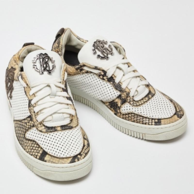 Roberto Cavalli Perforierte Python geprägte Leder Low Top Sneakers Größe 40 im Angebot 1