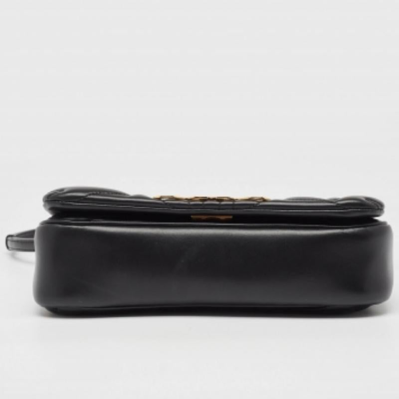 Alexander McQueen Borsa a tracolla piccola in pelle nera The Seal In condizioni buone in vendita a Dubai, Al Qouz 2