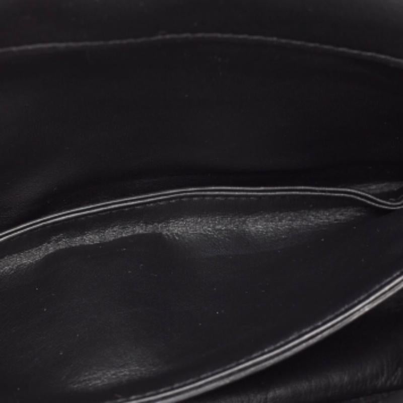 Alexander McQueen Borsa a tracolla piccola in pelle nera The Seal in vendita 3