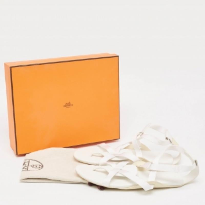 Hermes Sandales plates à brides en cuir et tissu blanc Taille 38.5 en vente 4
