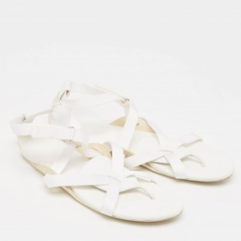 Hermes Sandales plates à brides en cuir et tissu blanc Taille 38.5 en vente 1