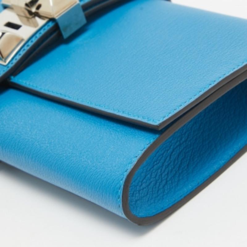 Clutch Hermès Bleu Zanzibar Chevre Mysore in pelle Medor 23 in vendita 5