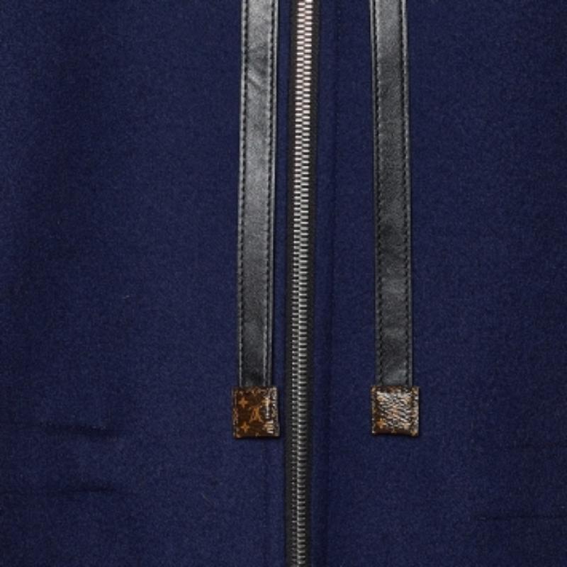 Louis Vuitton Cappotto con cappuccio in lana Monogram blu navy S In condizioni buone in vendita a Dubai, Al Qouz 2