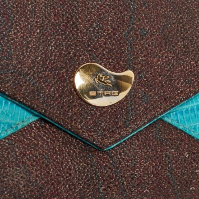 Questo portafoglio continentale di Etro è un accessorio di lusso che si rivelerà super funzionale. È realizzata in tela rivestita in paisley e in pelle goffrata lucertola e chiusa da una patta.