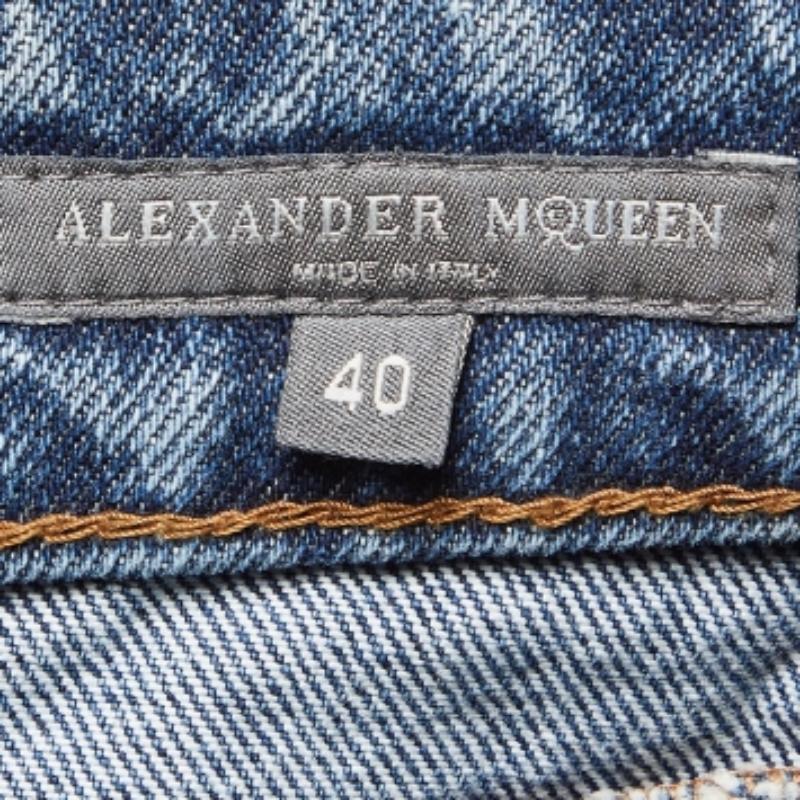 Alexander McQueen - Minijupe en denim brodé - Bleu S Bon état - En vente à Dubai, Al Qouz 2