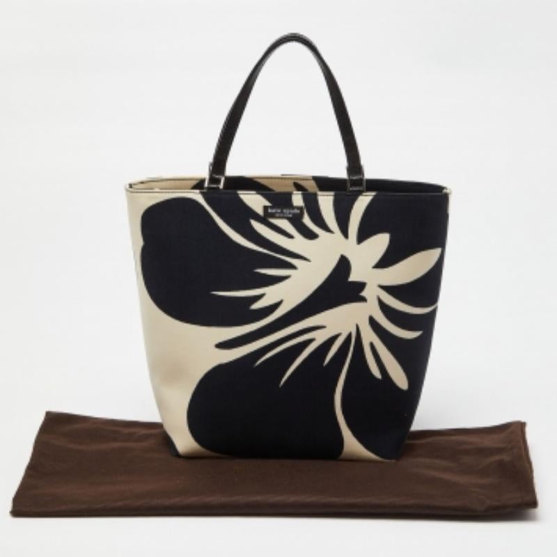 Nero Kate Spade Tote in tela stampata con ibisco nero/bianco in vendita