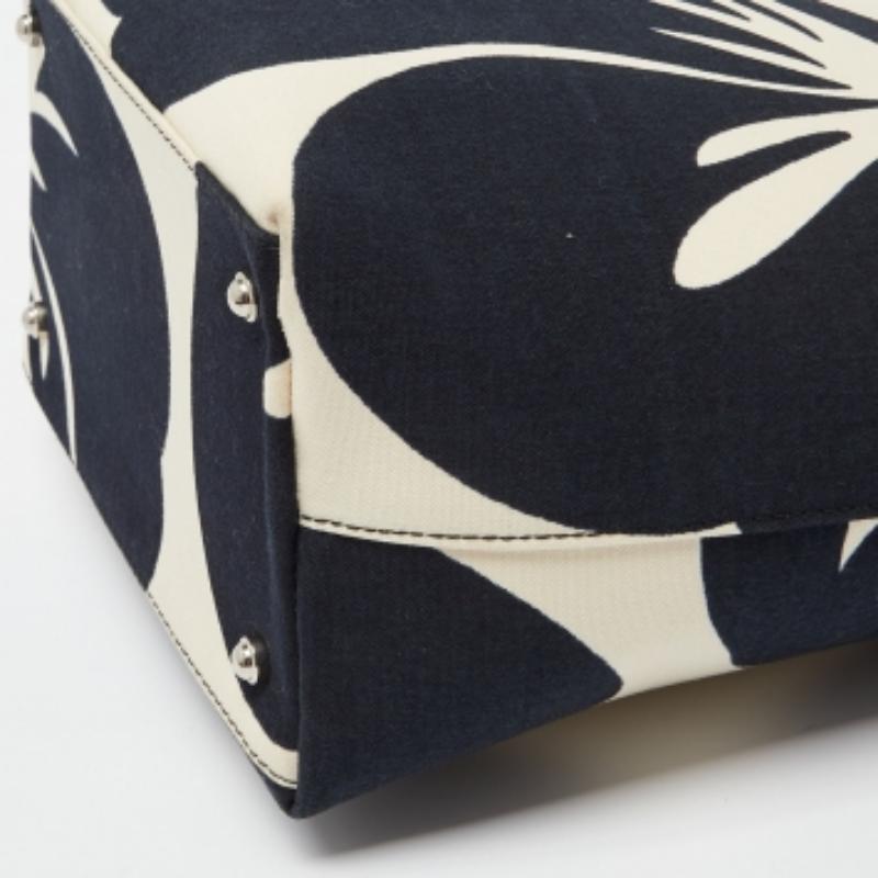Kate Spade Tote in tela stampata con ibisco nero/bianco in vendita 4