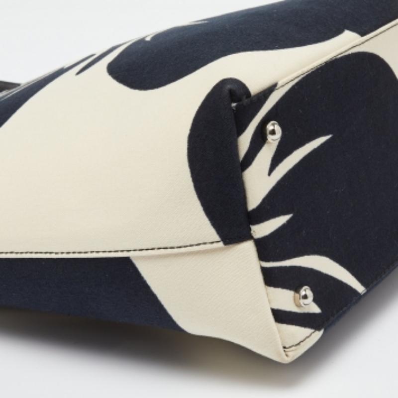 Kate Spade Tote in tela stampata con ibisco nero/bianco in vendita 3