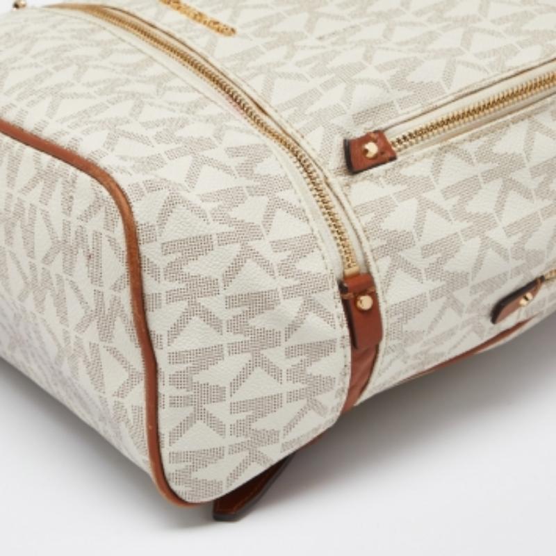 Michael Kors Zaino medio Rhea in tela rivestita e pelle, colore bianco/marrone In condizioni discrete in vendita a Dubai, Al Qouz 2