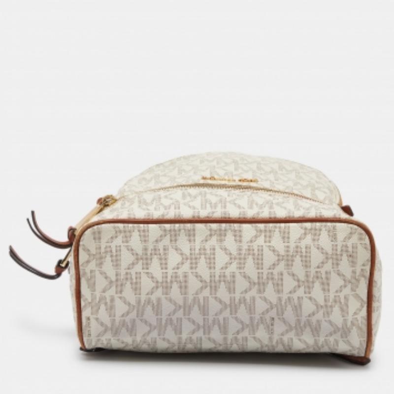 Questo zaino Michael Kors è realizzato in tela e pelle con un design funzionale. Inoltre, la borsa completerà senza sforzo il tuo stile.