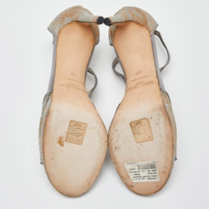 Jimmy Choo Sandali con cinturino alla caviglia in pelle e rete d'argento misura 38 in vendita 3
