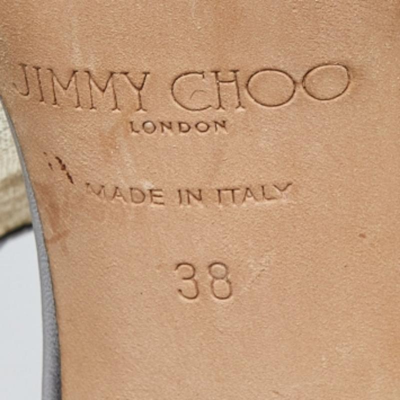 Questi sandali incorniceranno i tuoi piedi in modo elegante. Realizzate con materiali di qualità, presentano un design di classe e solette confortevoli.