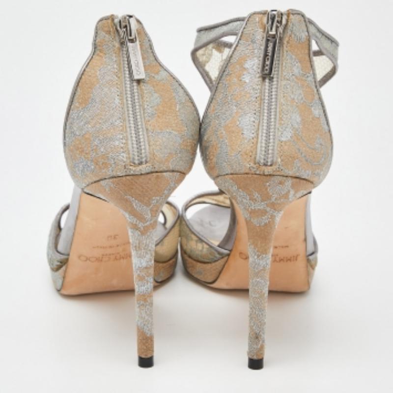Jimmy Choo Sandali con cinturino alla caviglia in pelle e rete d'argento misura 38 in vendita 2