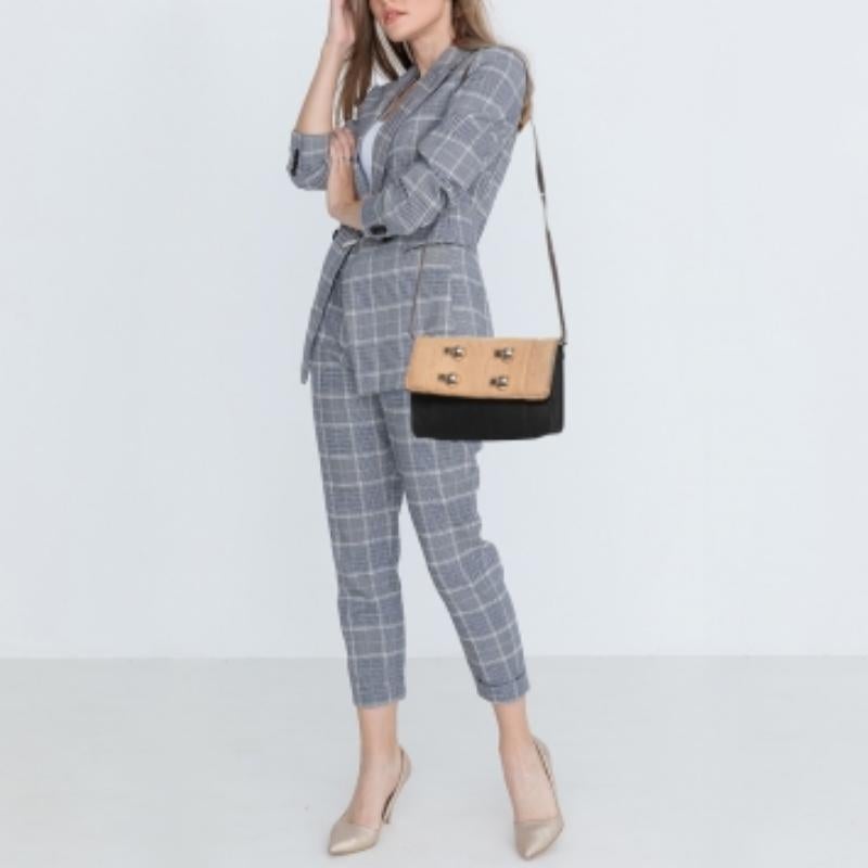 Kate Spade Borsa a tracolla Beantown Lene in lana e pelle verniciata nero/beige In condizioni buone in vendita a Dubai, Al Qouz 2