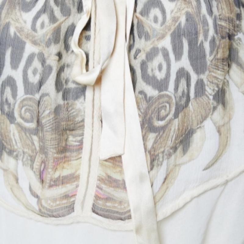 La cura sartoriale, i materiali di qualità e i tagli eleganti fanno di questo top firmato un pezzo da conservare! Il design è classico e facile da abbinare.