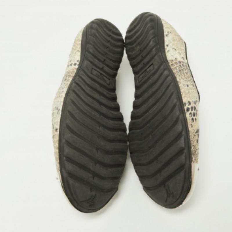 Beige Giuseppe Zanotti Chaussons de smoking en cuir embossé python bicolore Taille 35.5 en vente