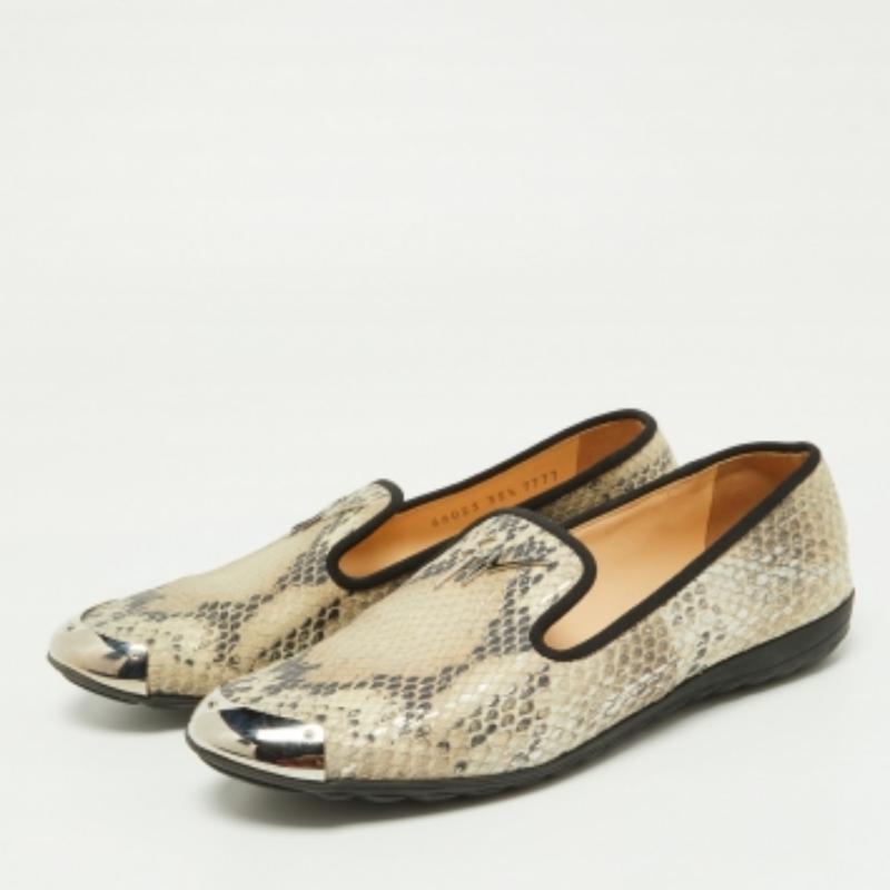 Giuseppe Zanotti Chaussons de smoking en cuir embossé python bicolore Taille 35.5 en vente 3