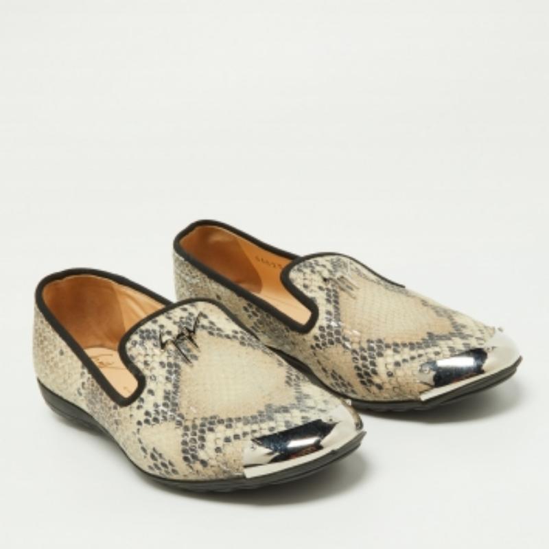 Giuseppe Zanotti Chaussons de smoking en cuir embossé python bicolore Taille 35.5 Pour femmes en vente