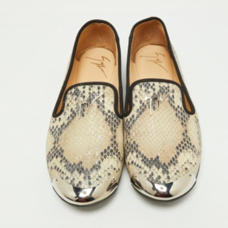 Giuseppe Zanotti Chaussons de smoking en cuir embossé python bicolore Taille 35.5 en vente 2