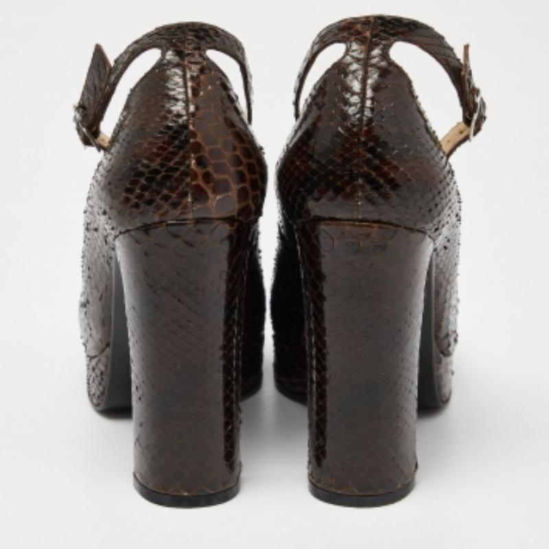 Dolce & Gabbana Chaussures à talon bloc en python marron Taille 38 Bon état - En vente à Dubai, Al Qouz 2
