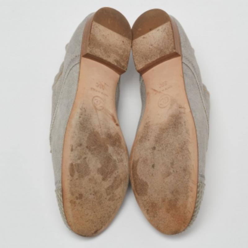 Chanel, tela grigia e pelle di serpente CAP Toe Slip On Derby Taglia 36 in vendita 2