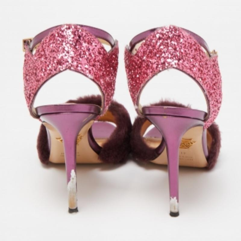 Charlotte Olympia - Sandales à lanières tricolores en fourrure et paillettes Caress Me - Taille 41 en vente 3
