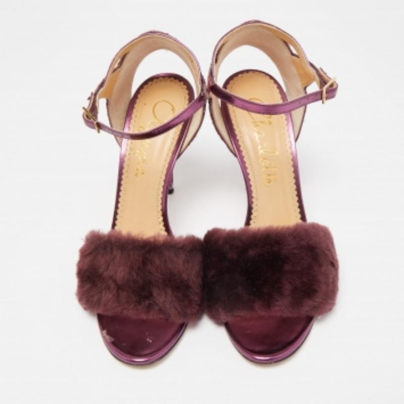 Charlotte Olympia - Sandales à lanières tricolores en fourrure et paillettes Caress Me - Taille 41 en vente 4