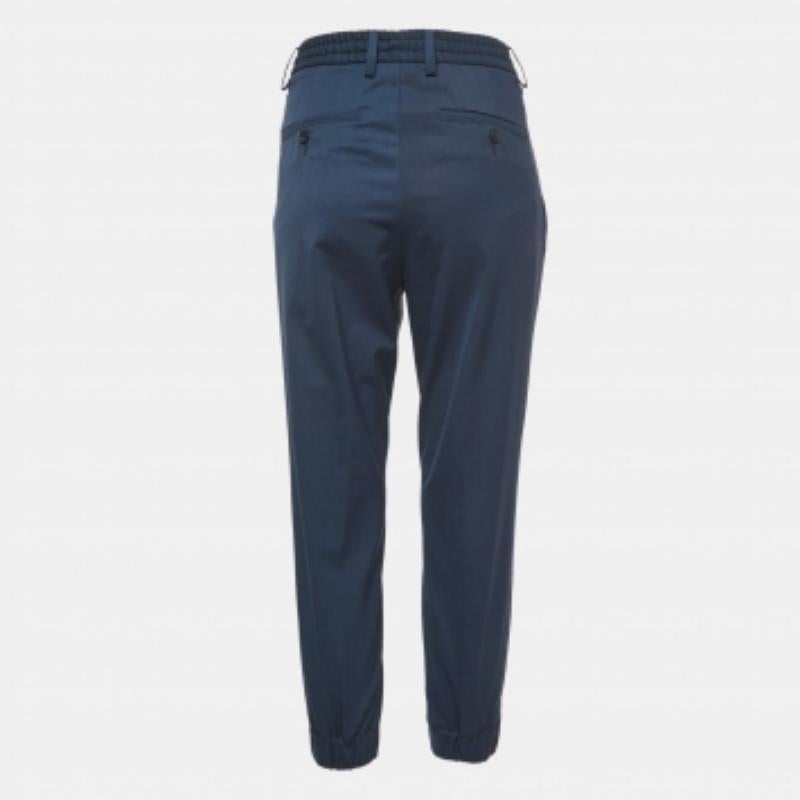 Mit dieser Hose von Kenzo werten Sie Ihre Garderobe auf. Sorgfältig geschneidert, mit hochwertigen Stoffen und präziser Handwerkskunst, verkörpern sie zeitlose Raffinesse und unvergleichlichen Stil, perfekt für jeden Anlass.