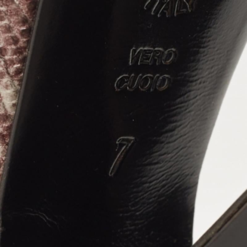 Noir Casadei Sandales à plateforme en cuir noir et lézard gaufré Taille 37 en vente