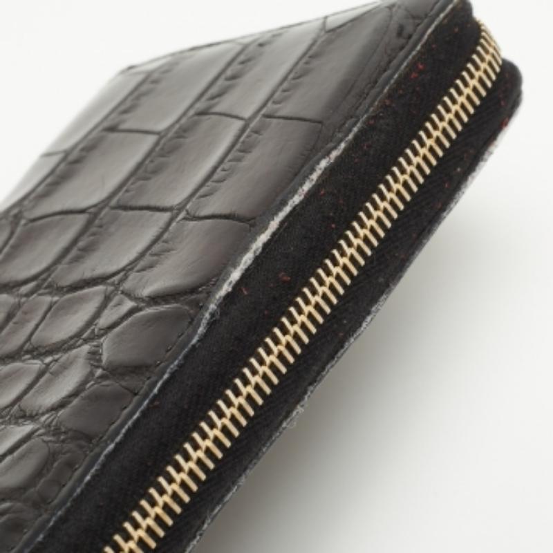 Yves Saint Laurent Schwarz Alligator Zip um Brieftasche im Angebot 1