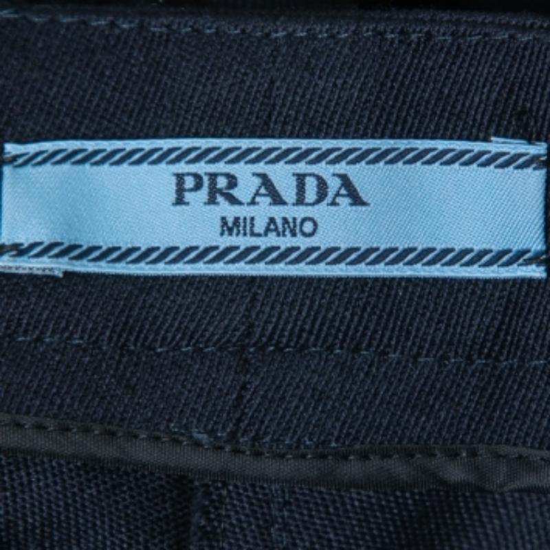 Prada Marineblaue Shorts aus Wolle S im Zustand „Hervorragend“ im Angebot in Dubai, Al Qouz 2