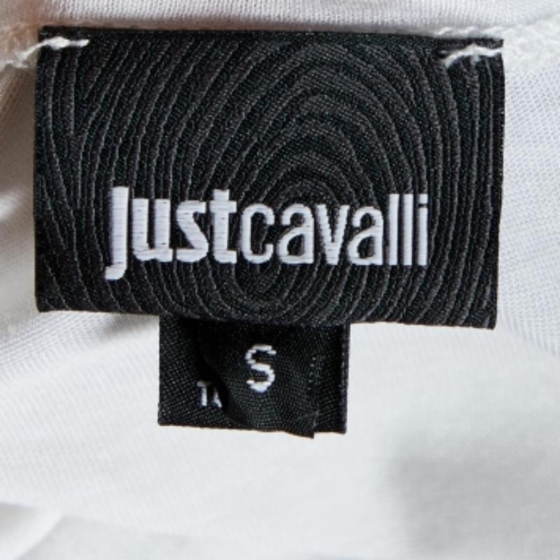 Questo top griffato offre stile e comfort. Realizzata con i migliori tessuti, la creazione è stata curata nei minimi dettagli. Abbinalo a un paio di jeans e a delle scarpe basse.