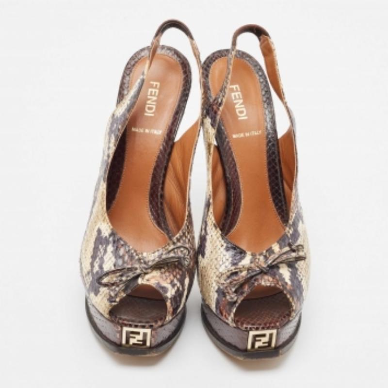 Fendi Tricolor Python Bow Fendista Slingback Pumps Size 39.5 en Bueno estado para la venta en Dubai, Al Qouz 2