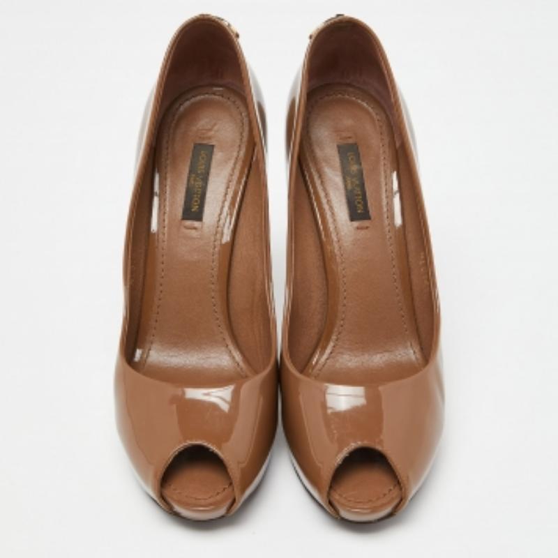 Louis Vuitton charol marrón ¡Oh, de verdad!  Bombas Talla 37 en Bastante bueno estado para la venta en Dubai, Al Qouz 2