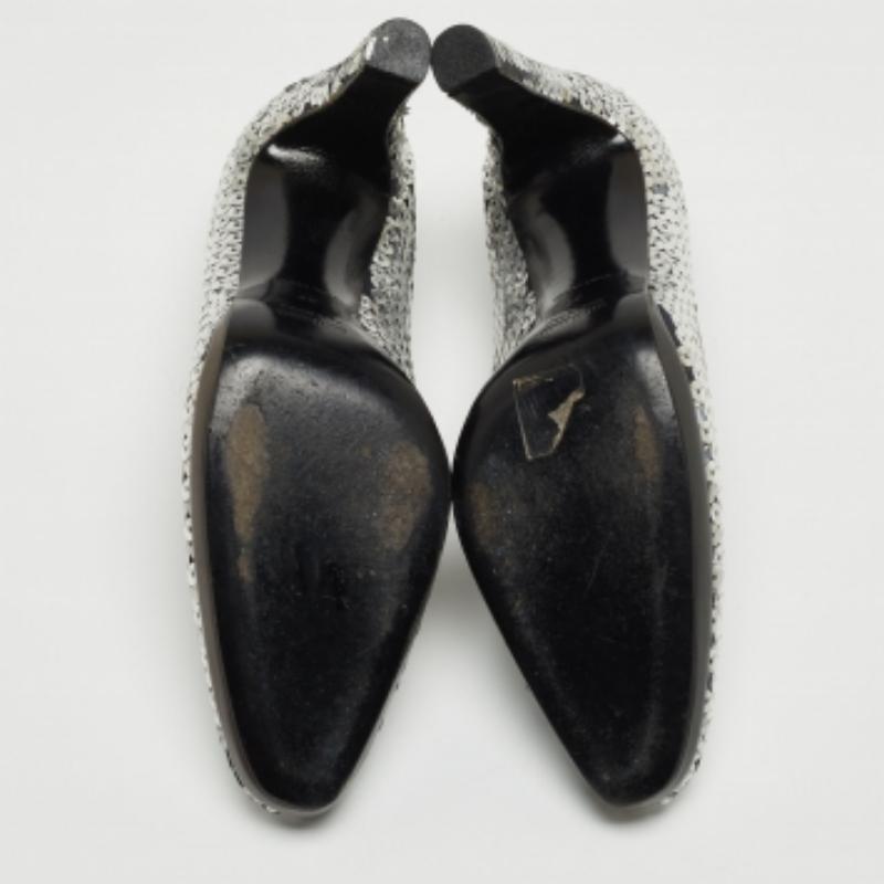 Women's Miu Miu Silver Sequin Round Toe Pumps Size 37 For Sale
