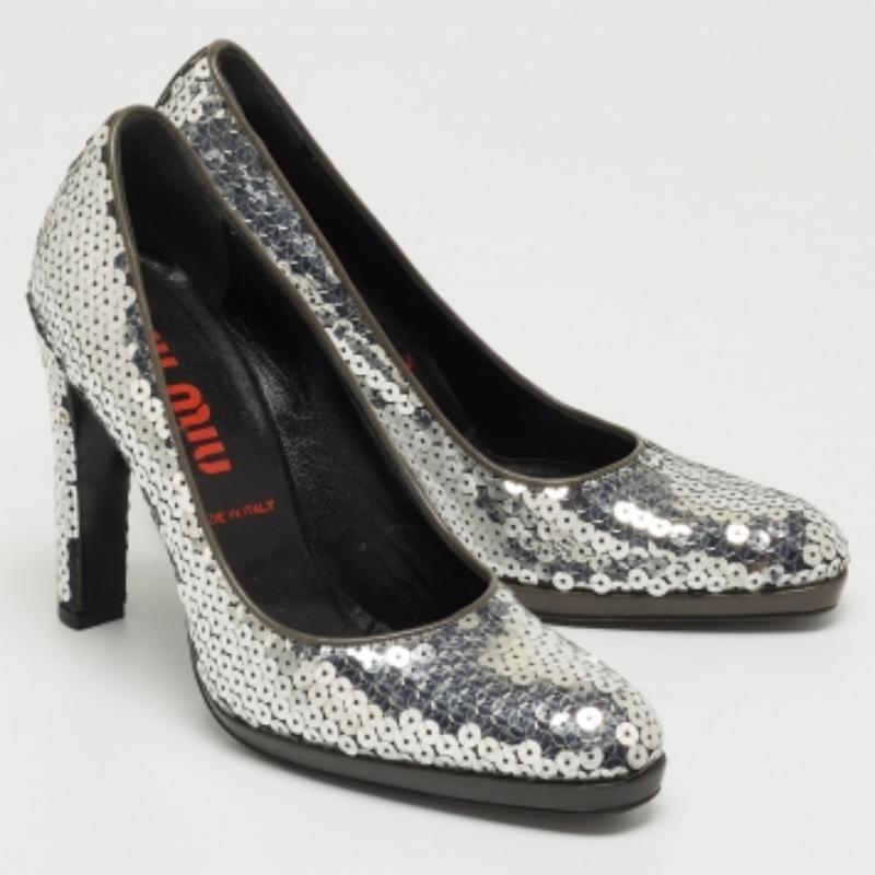 Miu Miu Silver Sequin Round Toe Pumps Size 37 For Sale 1