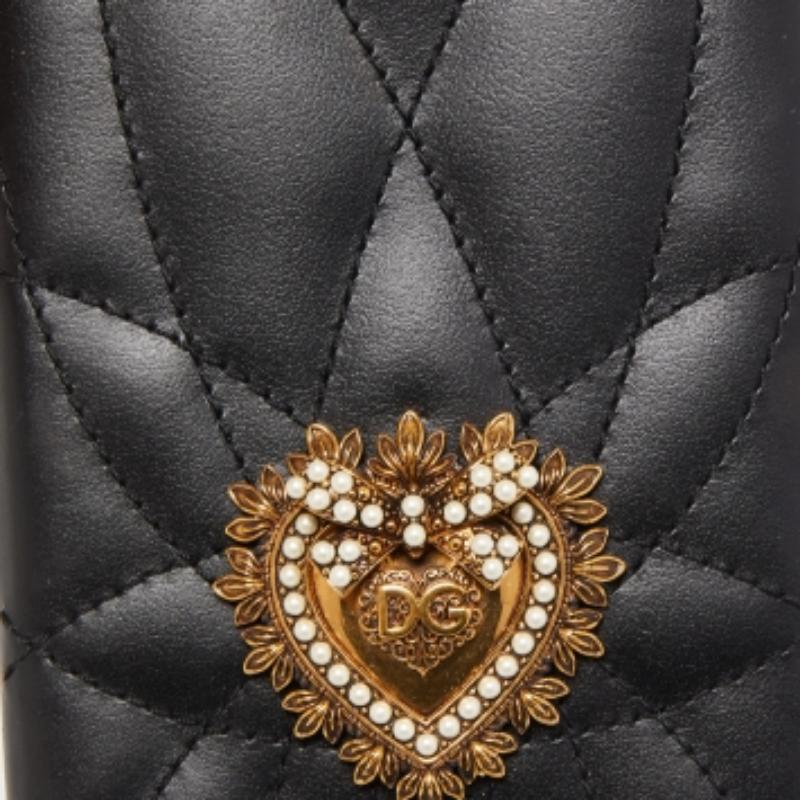 Dolce & Gabbana Housse Devotion en cuir matelassé noir pour iPhone XS Pour femmes en vente