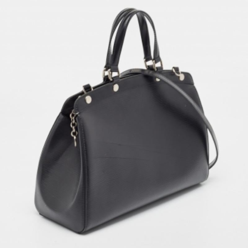 Louis Vuitton Borsa Brea MM in pelle di Epi nera in vendita 2