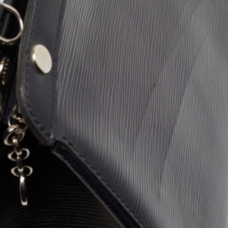 Louis Vuitton Borsa Brea MM in pelle di Epi nera in vendita 6