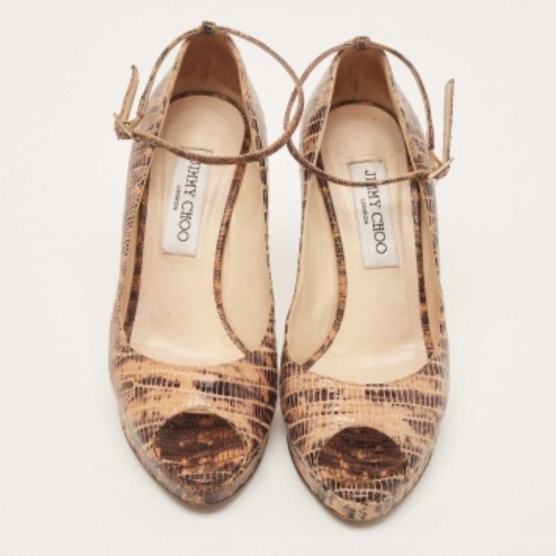 Jimmy Choo, due tonalità di lucertola in pelle scamosciata con cinturino alla caviglia Peep Toe Pumps 36,5 In condizioni discrete in vendita a Dubai, Al Qouz 2