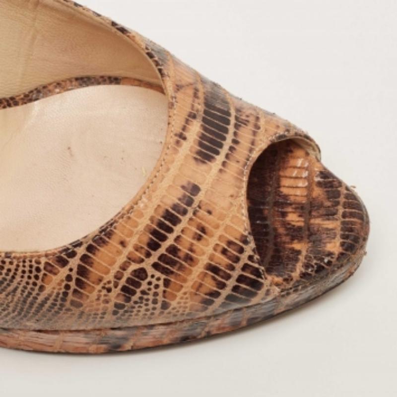 Jimmy Choo, due tonalità di lucertola in pelle scamosciata con cinturino alla caviglia Peep Toe Pumps 36,5 in vendita 2