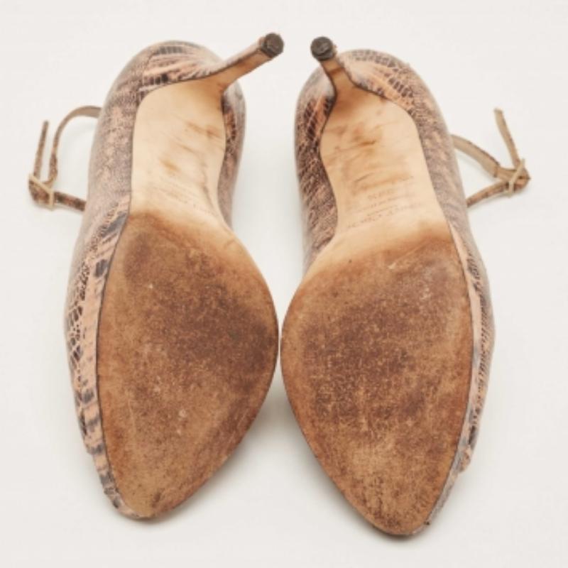 Jimmy Choo, due tonalità di lucertola in pelle scamosciata con cinturino alla caviglia Peep Toe Pumps 36,5 in vendita 1