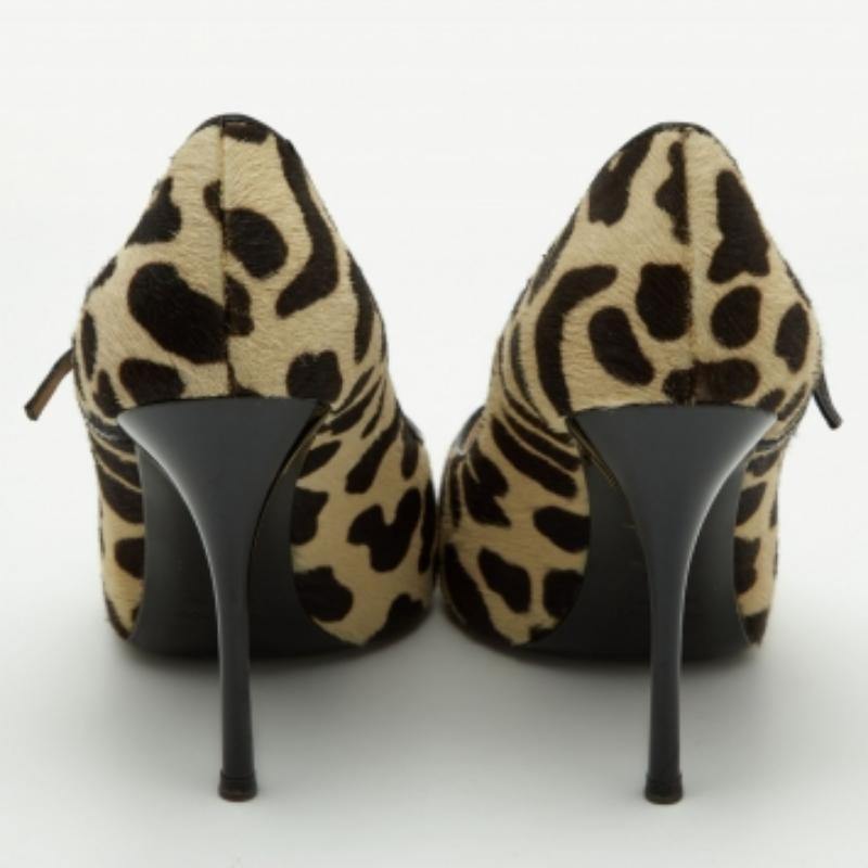 Giuseppe Zanotti Escarpins Peep Toe en cuir et poils de veau imprimé léopard Taille 37.5 État moyen - En vente à Dubai, Al Qouz 2