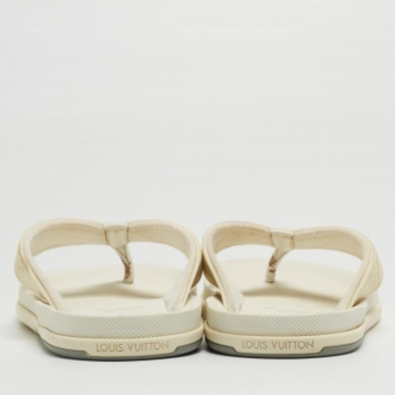 Louis Vuitton - Chaussures longues en caoutchouc Damier blanc, taille 42,5 en vente 1