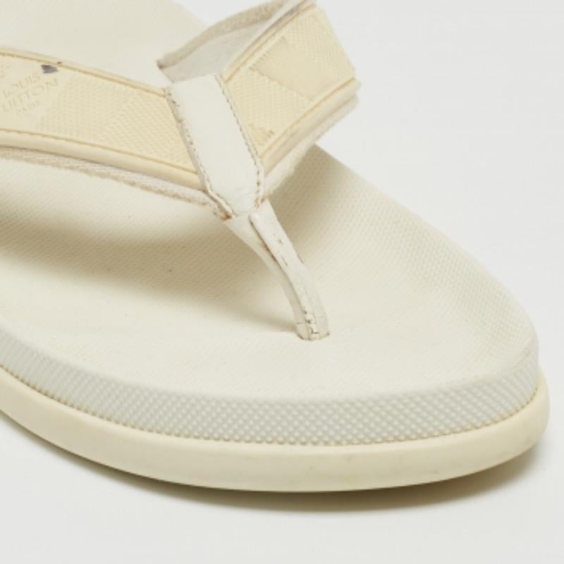 Louis Vuitton - Chaussures longues en caoutchouc Damier blanc, taille 42,5 État moyen - En vente à Dubai, Al Qouz 2