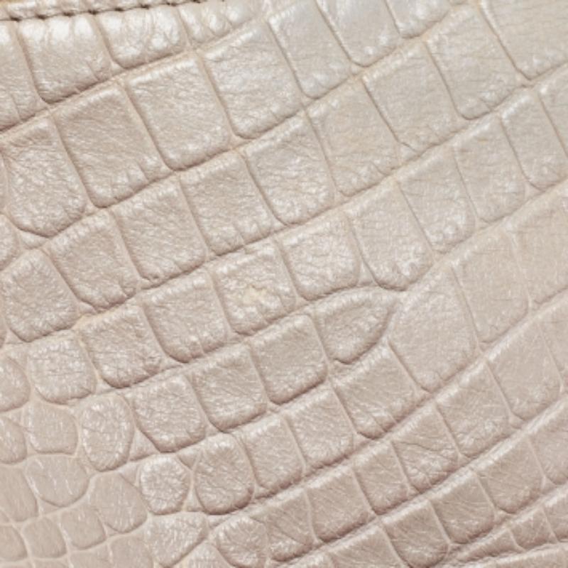 Aigner Graue Lederhandtasche mit Krokoprägung im Zustand „Relativ gut“ im Angebot in Dubai, Al Qouz 2